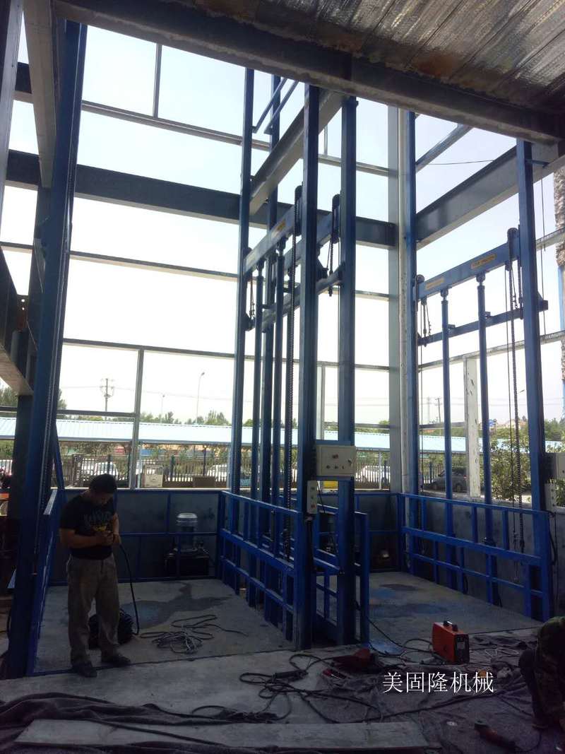 孝感导轨式升降货梯价格